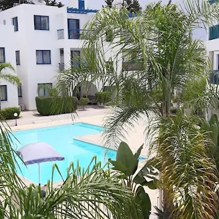 Pool View Apartment
