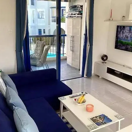 Pool View Apartment *